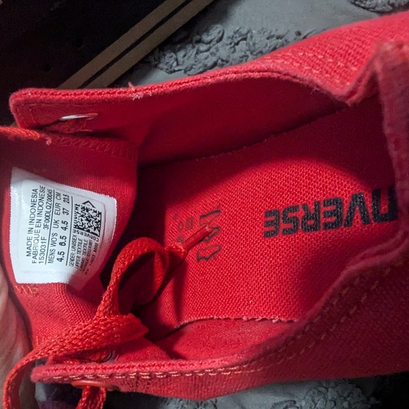 Red converse - Picture 3 of 6